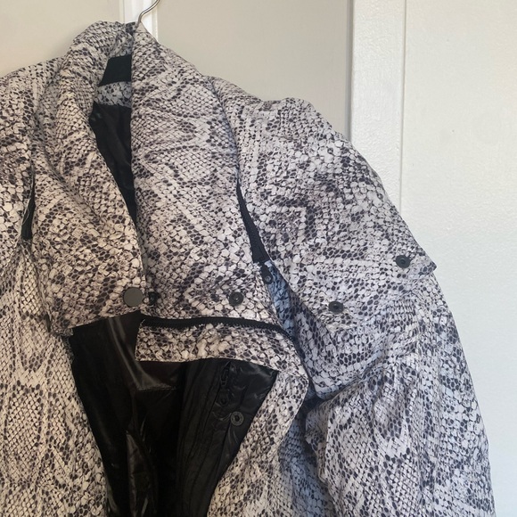 Varley Winter Jacket - Picture 3 of 11